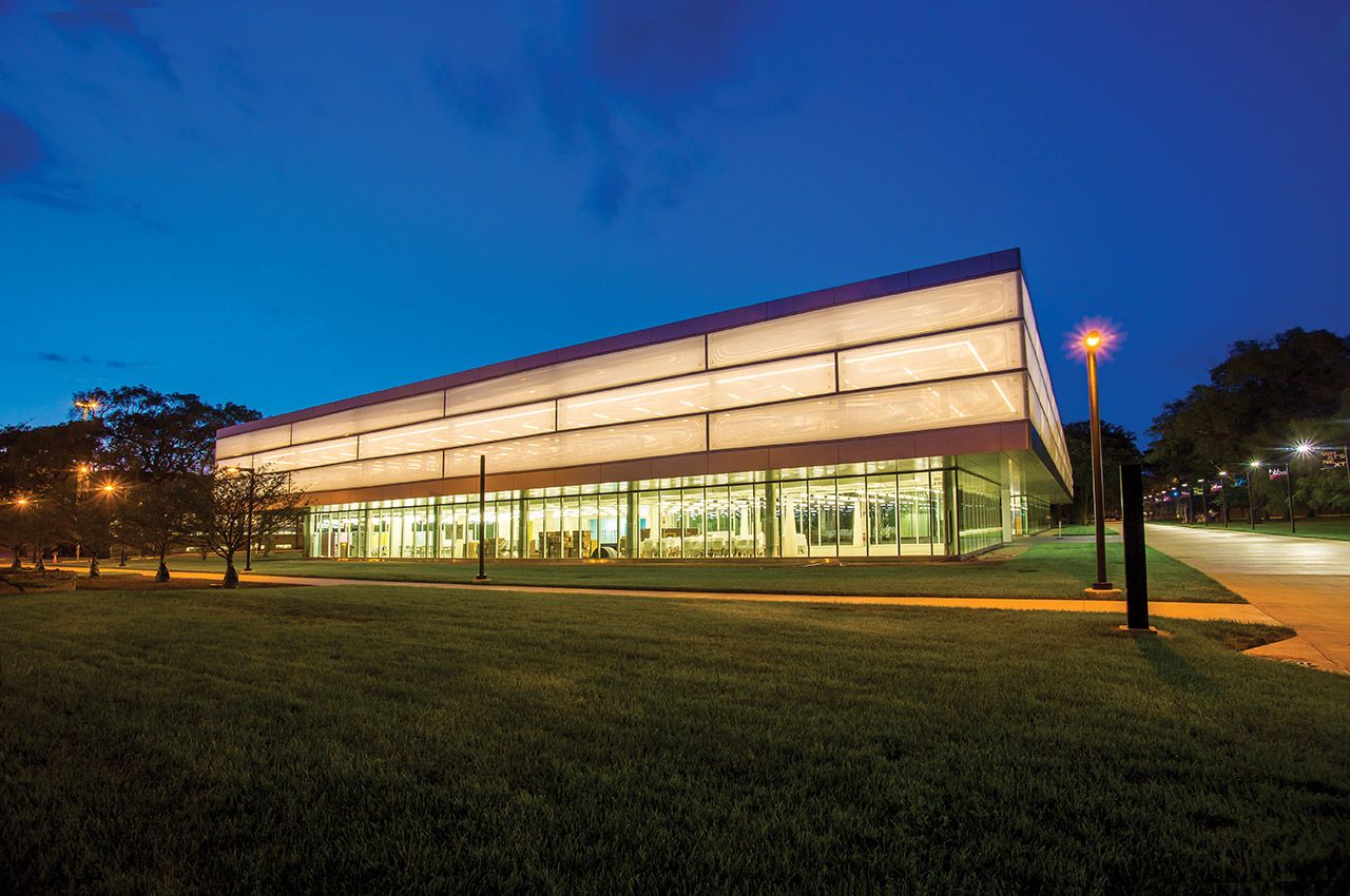 Kaplan Institute at Illinois Tech exterior of building