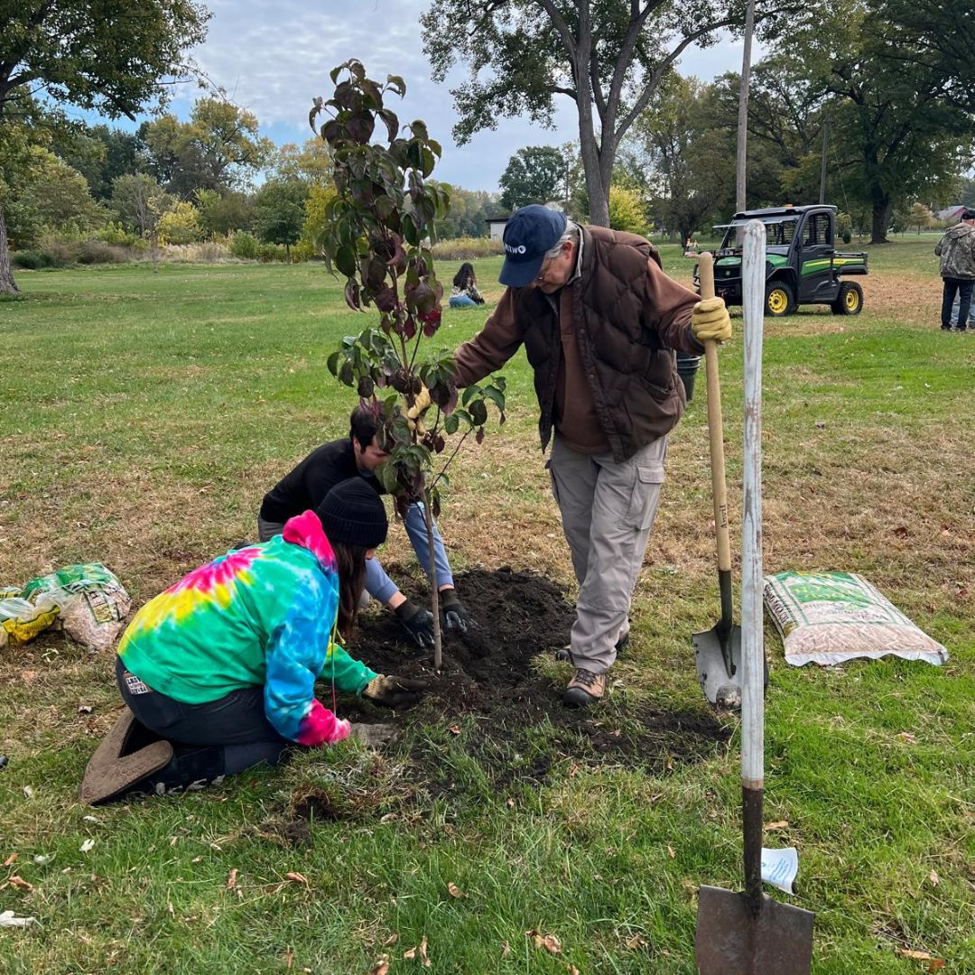 3 Community volunteers planting new trees